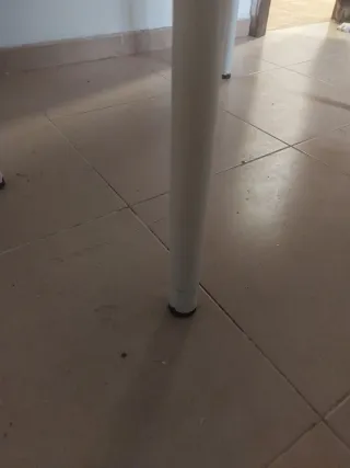 Mesa pequeña de cocina blanca