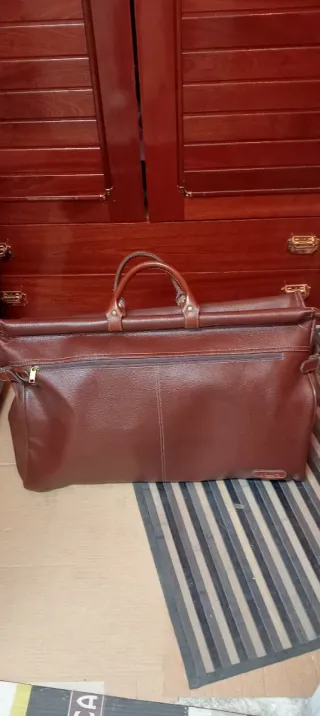 Bolso de piel de viaje marrón