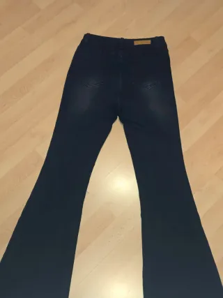 Pantalón vaquero flare