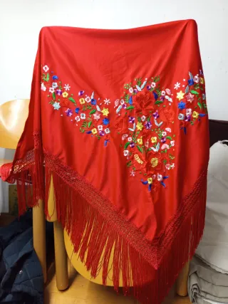 Mantón de Manila bordado negro y chal