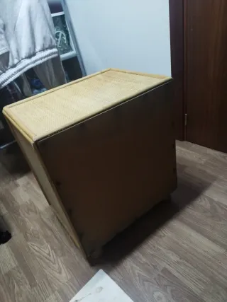 Mesita 3 cajones mimbre y bambú