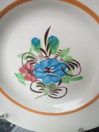 Fuente cerámica antigua pintada a mano