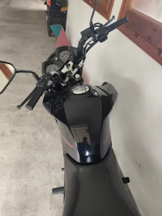 Honda CB125F Naked Negra