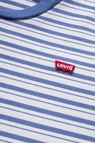 Camiseta Levi's Rayas Azul y Blanca Logo Rojo