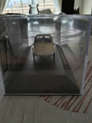 Coche de colección Velam Isetta (1957)