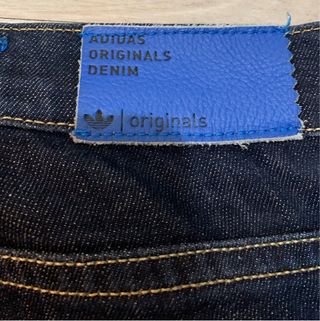 Pantalón vaquero Adidas azul oscuro