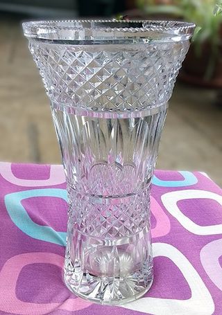 Jarrón alto de cristal tallado