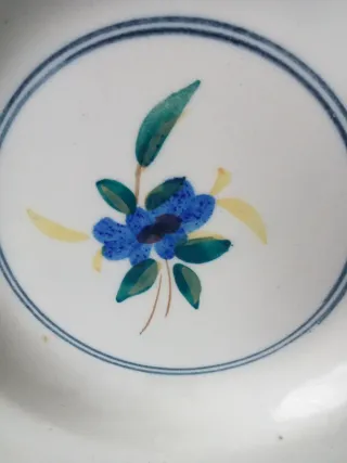 Fuente cerámica antigua decorada