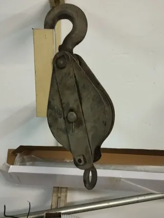 Polea para subir materiales con cuerda
