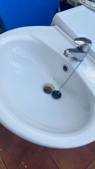 Lavabo de porcelana blanco con pedestal
