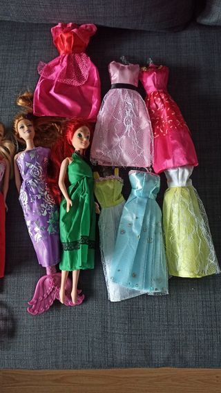 Conjunto Muñecas tipo Barbie sirenas y vestidos