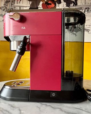Cafetera Espresso De’Longhi Dedica Style Roja