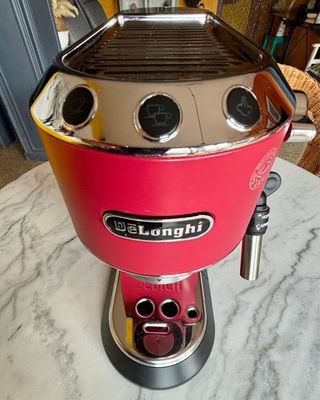 Cafetera Espresso De’Longhi Dedica Style Roja