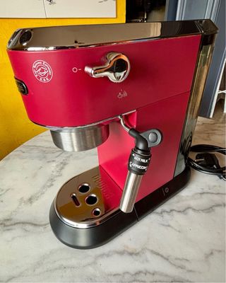 Cafetera Espresso De’Longhi Dedica Style Roja