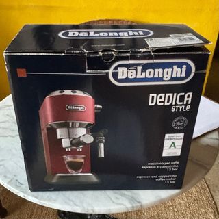 Cafetera Espresso De’Longhi Dedica Style Roja