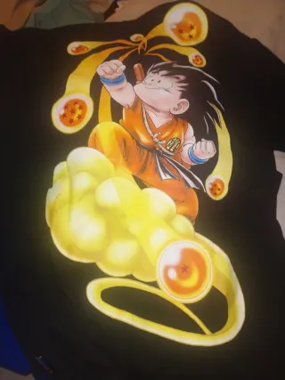 Camisa Negra con Diseño Goku y Esferas