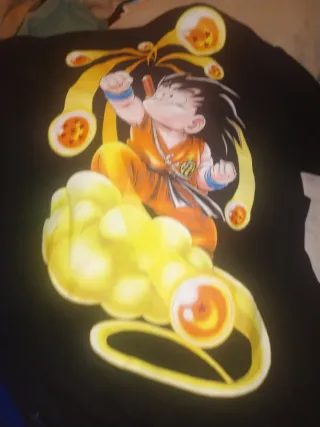 Camisa Negra con Diseño Goku y Esferas