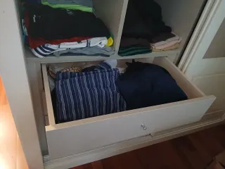 Armario ropero con puertas correderas. Seminuevo.