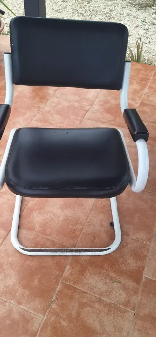 Silla de oficina negra y blanca,muy comoda