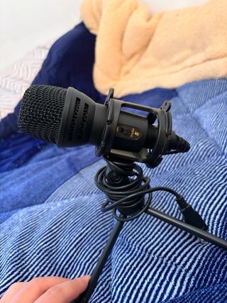 Micrófono de mesa con soporte
