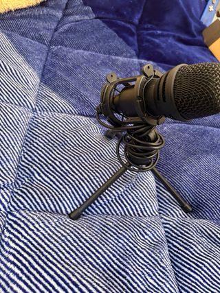 Micrófono de mesa con soporte
