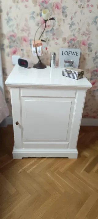 Cómoda y Mesitas de Noche Blancas