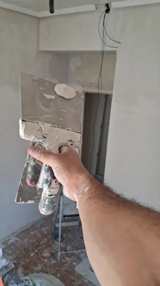 Reformas de pisos ,casas y chalets.