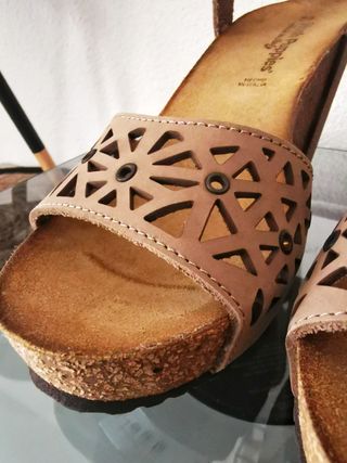 Sandalias cuña Hush Puppies beige