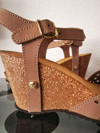 Sandalias cuña Hush Puppies beige