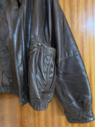 Cazadora de cuero marrón