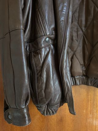 Cazadora de cuero marrón