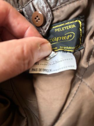 Cazadora de cuero marrón