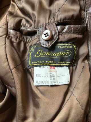 Cazadora de cuero marrón