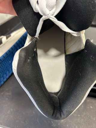 Zapatillas Adidas Hoops Blancas y Negras