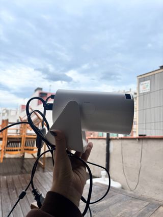 Proyector blanco con Chromecast