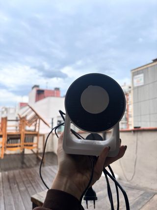 Proyector blanco con Chromecast