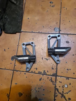 Coppia staffe pedane passeggero Guzzi V35 Florida