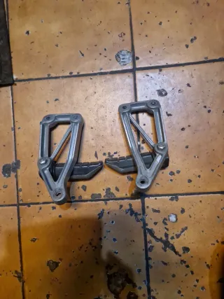 Coppia staffe pedane passeggero Guzzi V35 Florida