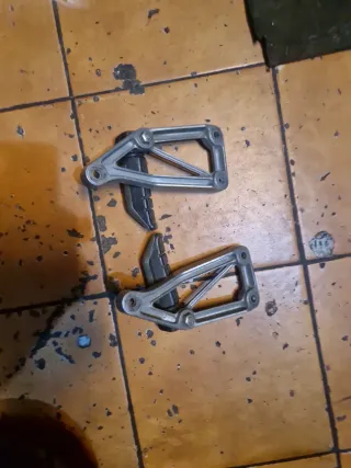 Coppia staffe pedane passeggero Guzzi V35 Florida