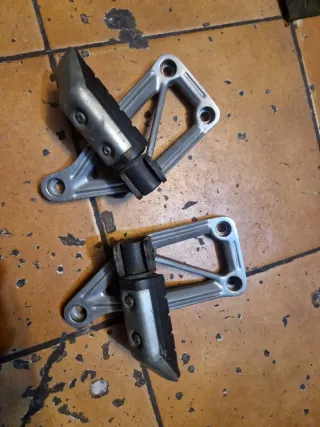 Coppia staffe pedane passeggero Guzzi V35 Florida