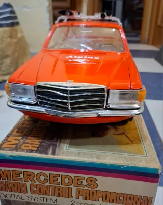 Coche teledirigido Mercedes Rico Alpino digital