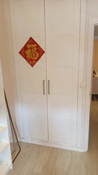 Se alquila habitación amplia