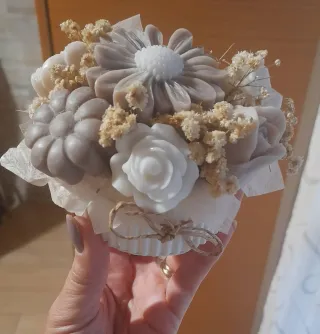 Vasetto gesso fiori cera decorazione