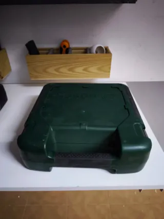 Maletín de herramientas verde