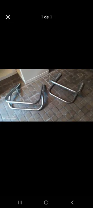 Reposapiés metálicos plateados