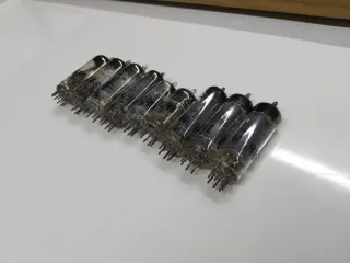 Lote de 9 válvulas/lámparas electrónicas