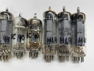 Lote de 9 válvulas/lámparas electrónicas