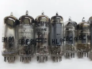 Lote de 9 válvulas/lámparas electrónicas