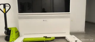 Monitor Profesional LED 70 y armario de acero.