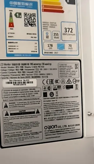 Monitor Profesional LED 70 y armario de acero.